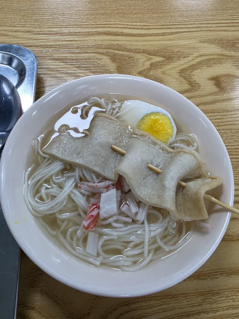 필리핀 세부 B CEBU어학원 식사 어묵꼬치 올린 국수