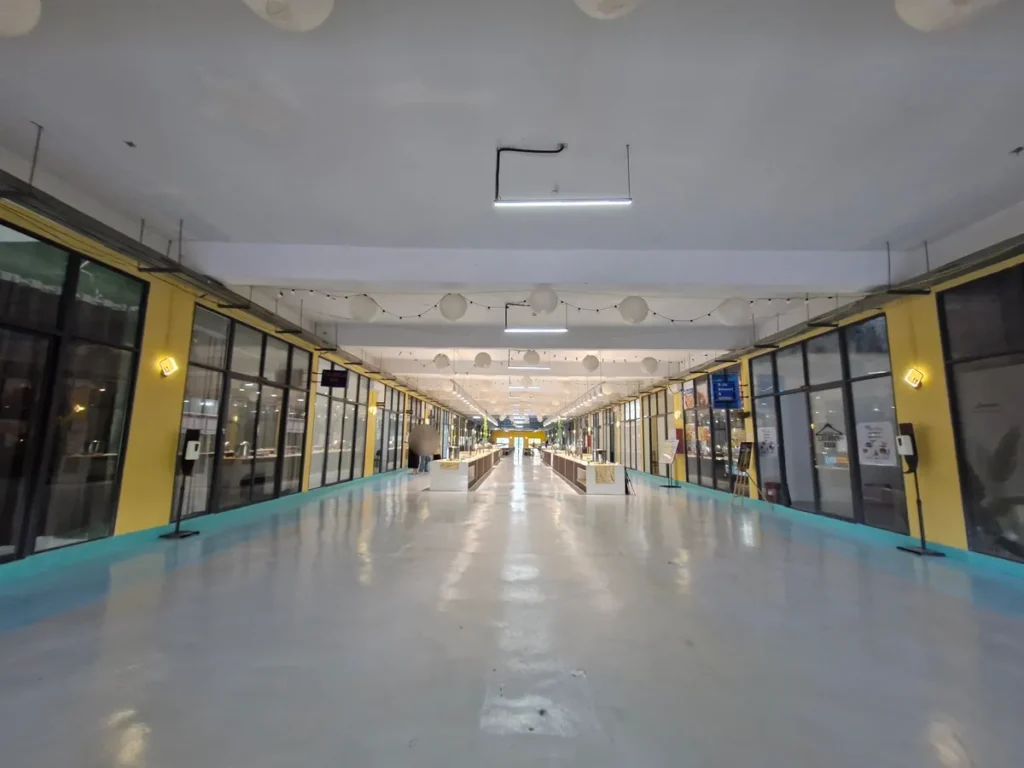 필리핀 세부 B CEBU어학원 입구로비 상가형 실내 통로