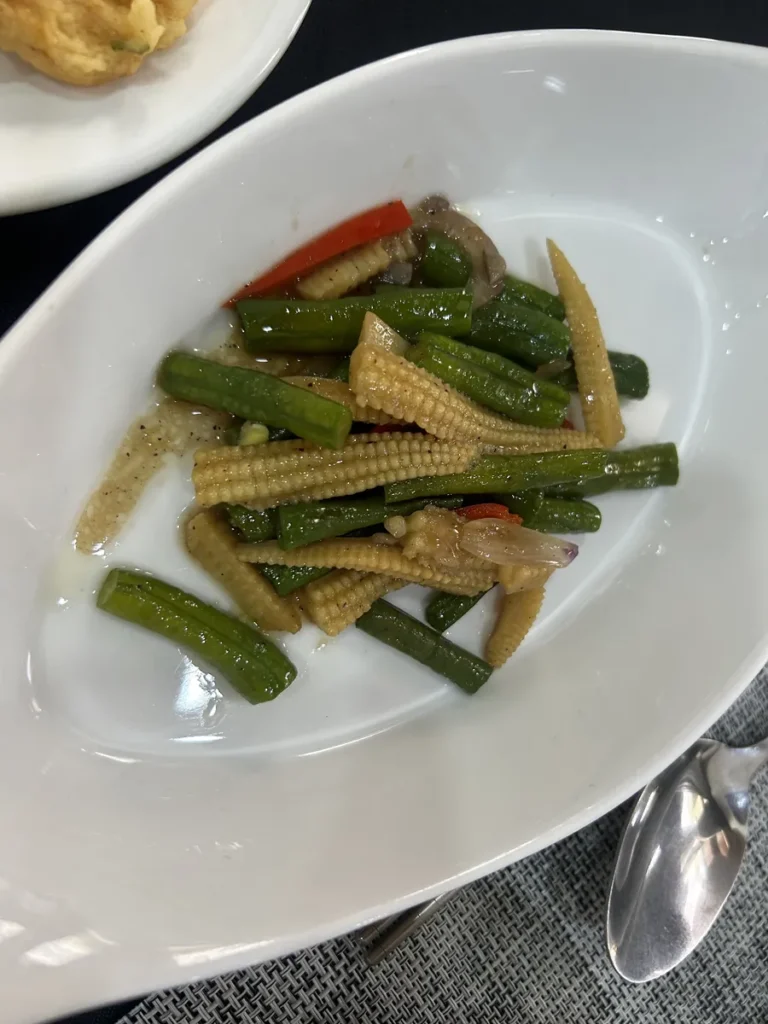 필리핀 세부 BESTA어학원 식사 옥수수 아스파라거스 볶음
