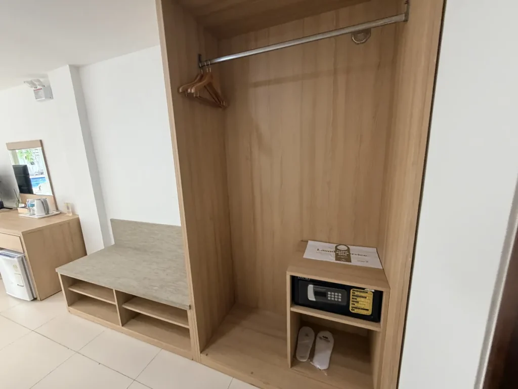 필리핀 세부 BESTA어학원 가족룸 옷장과 금고
