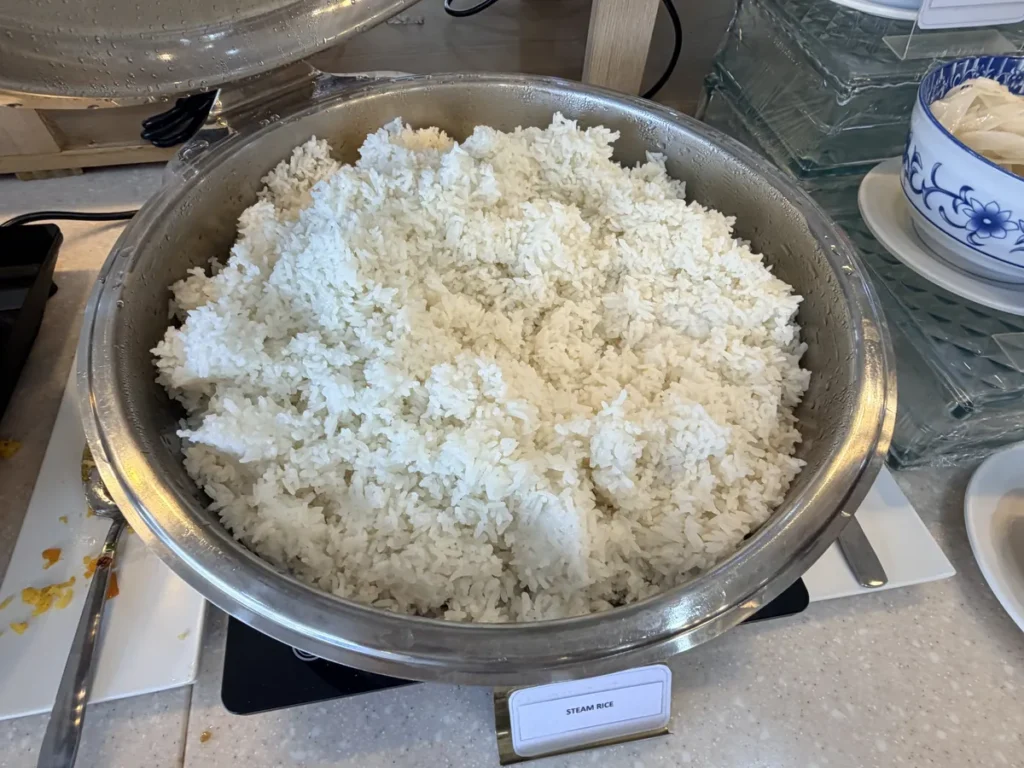 필리핀 세부 BESTA어학원 라메디 식당 갓 지은 흰쌀밥