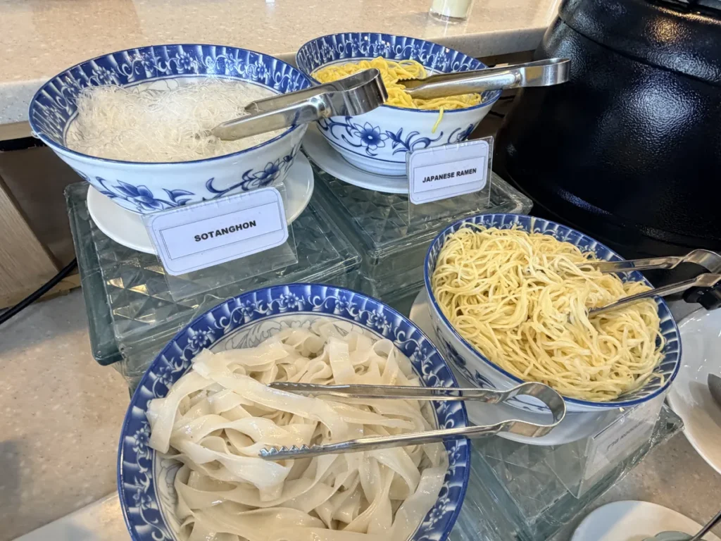 필리핀 세부 BESTA어학원 라메디 식당 면 요리 3종 코너