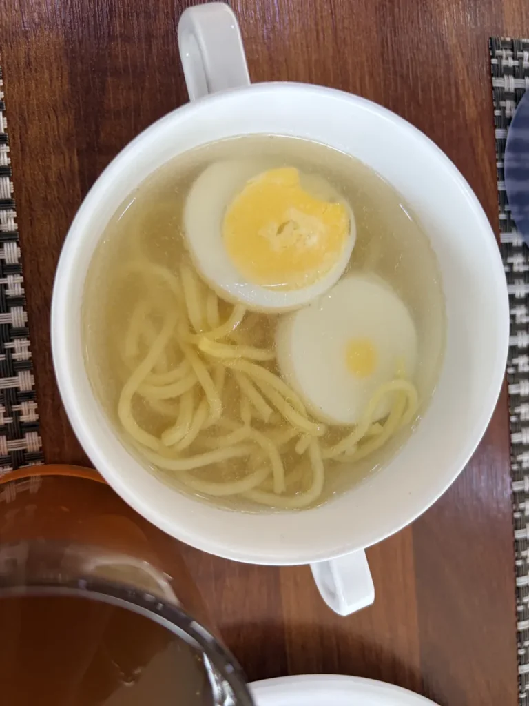 필리핀 세부 BESTA어학원 라메디 식당 계란 면 수프 컵