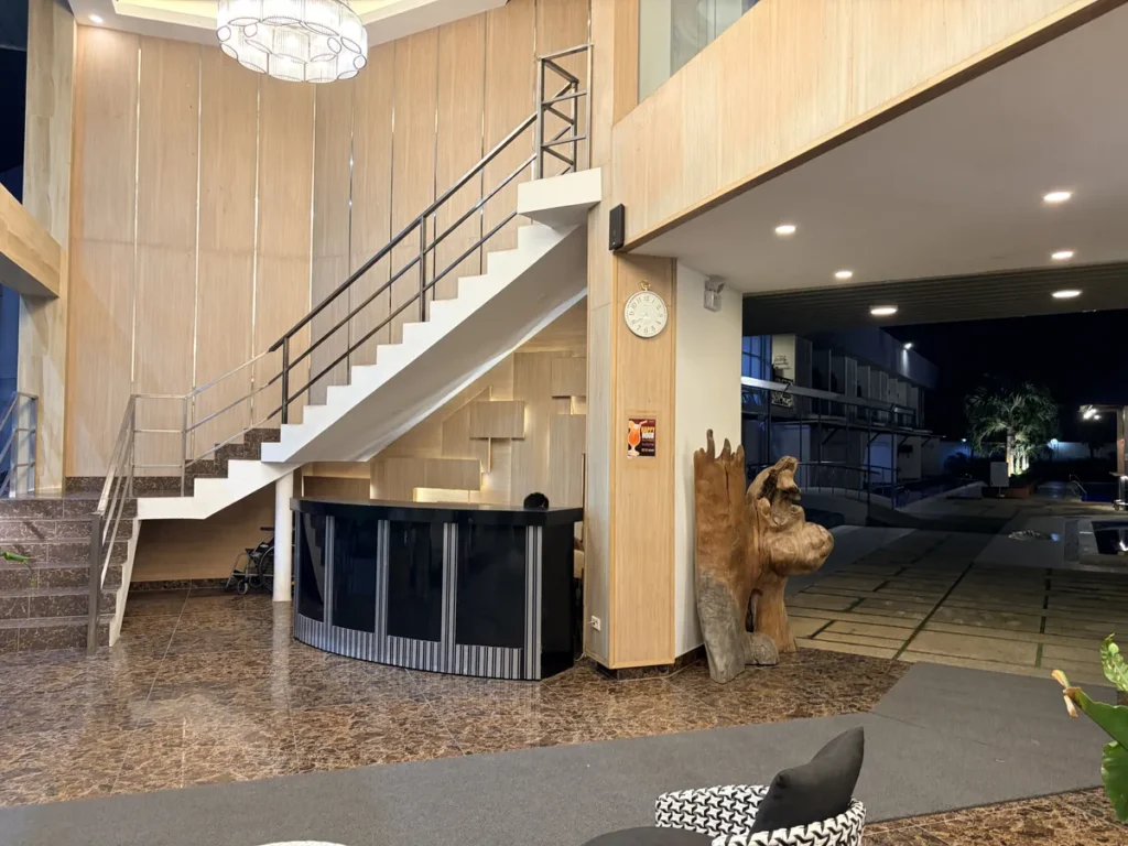 필리핀 세부 BESTA어학원 라메디 리조트 로비 계단