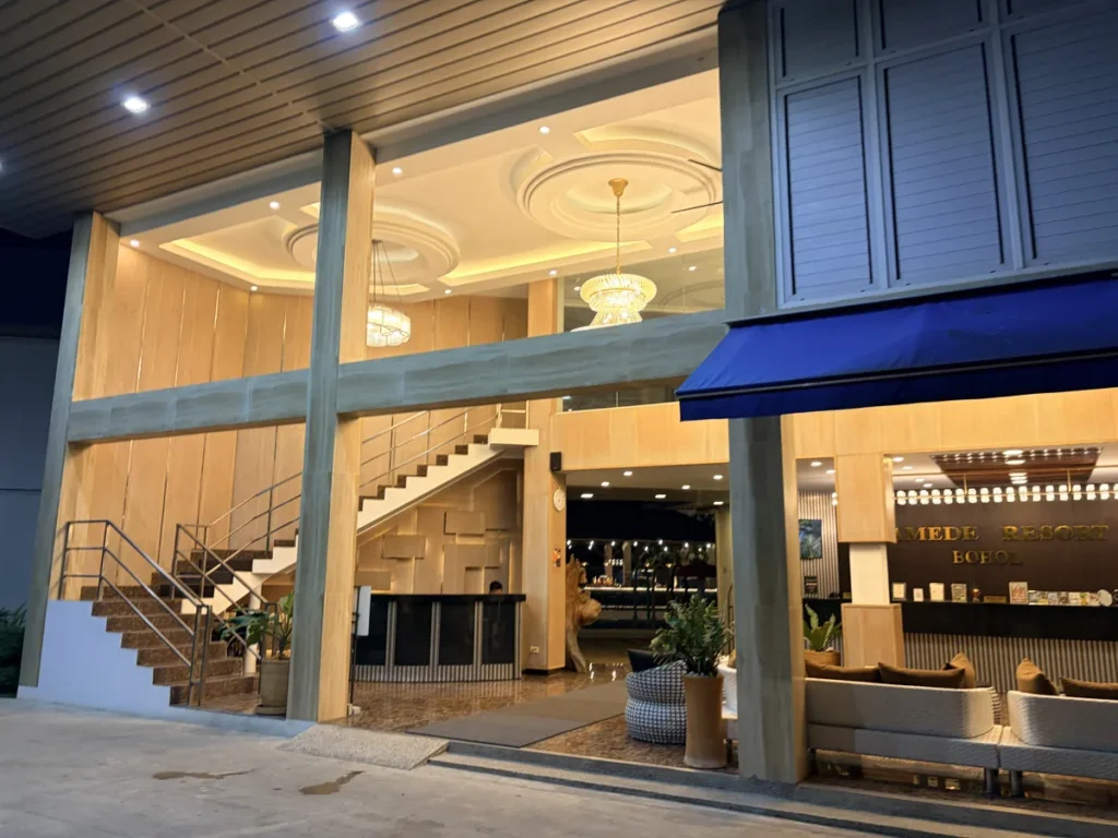 필리핀 세부 BESTA어학원 라메디 리조트 야간 건물 입구