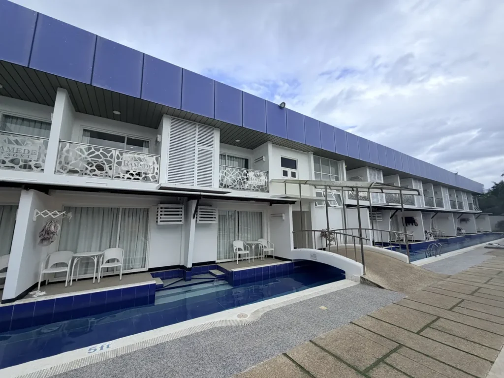 필리핀 세부 BESTA어학원 라메디 숙소 수영장변 객실동