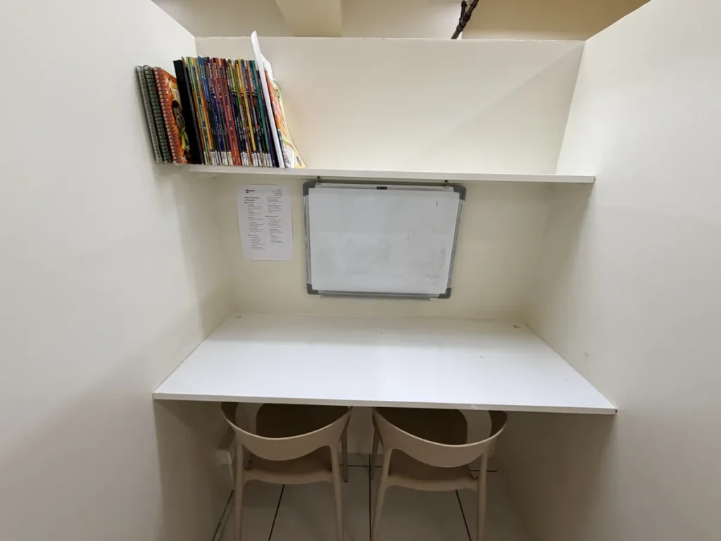 필리핀 세부 BESTA어학원 본원 1대1 강의실 화이트보드