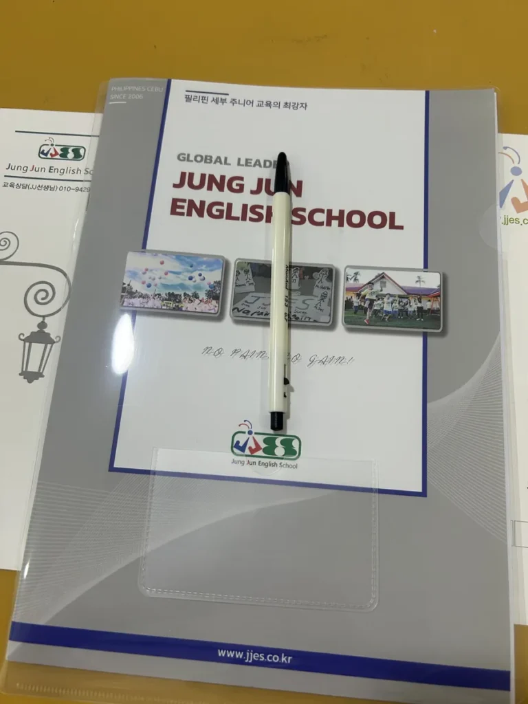 필리핀 세부 JJES 어학원 강의실 교재로, GLOBAL LEADER 문구와 학원 소개 사진이 담긴 JJES 학원 안내 파일 표지입니다.